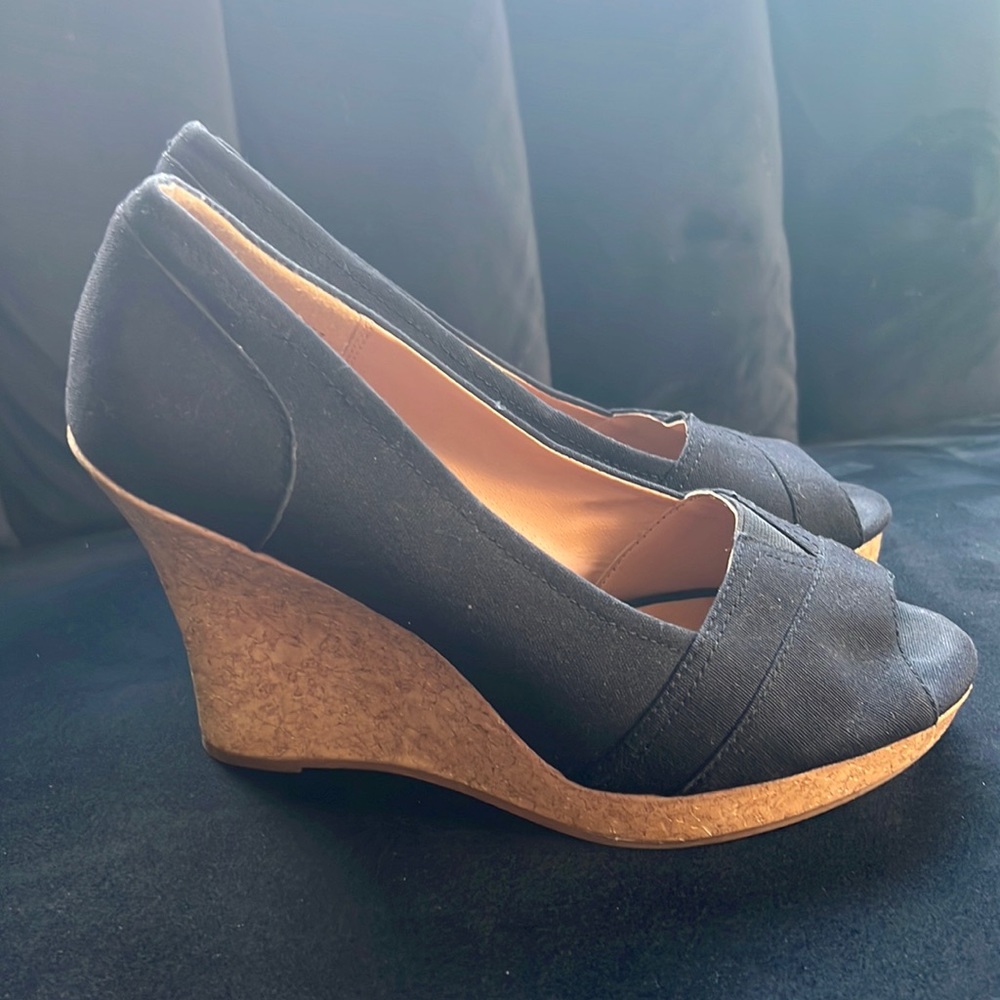 ❗️5/$15 Charlotte Russe black canvas and cork wedges